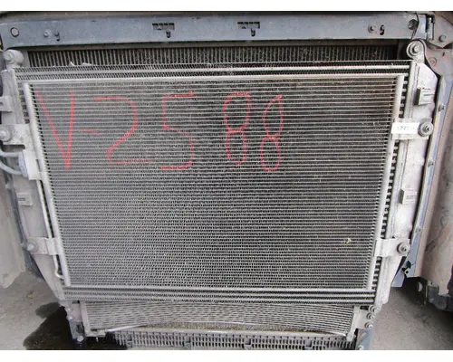 FREIGHTLINER Cascadia_40621 AC Condenser