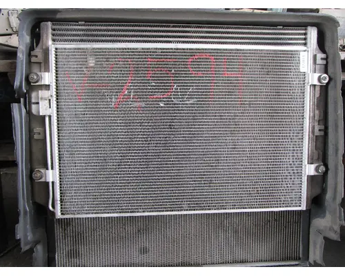 FREIGHTLINER Cascadia_40621 AC Condenser