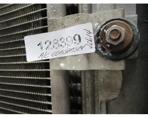 FREIGHTLINER Cascadia_40621 AC Condenser