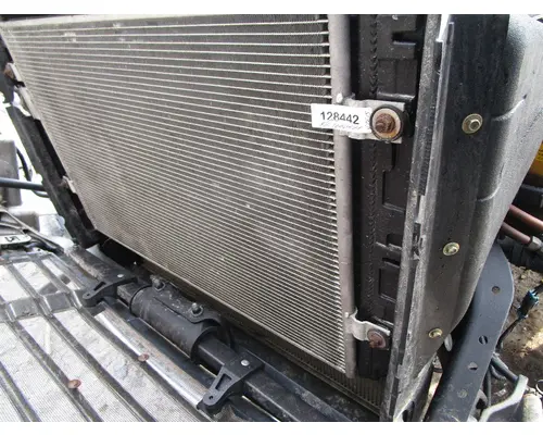 FREIGHTLINER Cascadia_40621 AC Condenser