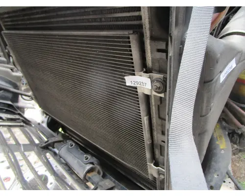 FREIGHTLINER Cascadia_40621 AC Condenser