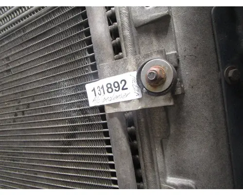 FREIGHTLINER Cascadia_40621 AC Condenser