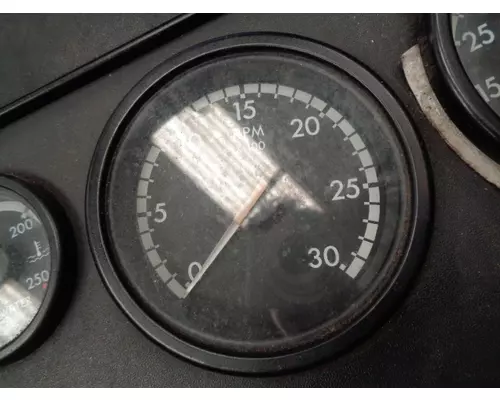 FREIGHTLINER Cascadia_A22-63126-001 Tachometer