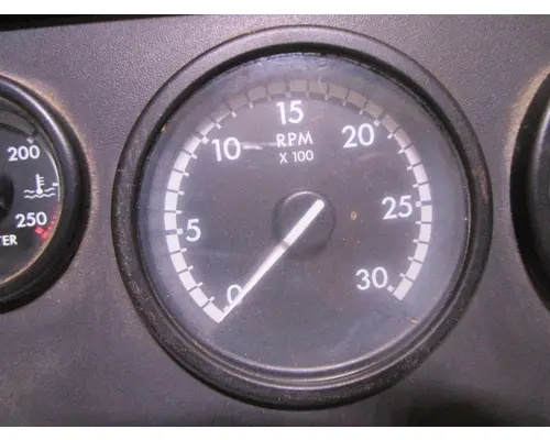 FREIGHTLINER Cascadia_A22-63126-001 Tachometer