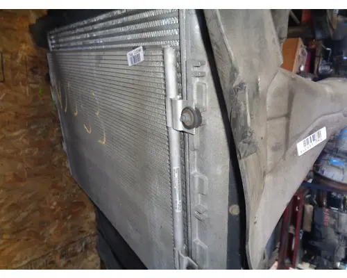 FREIGHTLINER Cascadia_FL6E ChargeAirCooler