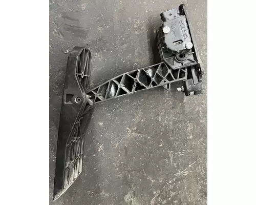 FREIGHTLINER Cascadia Accelerator Parts