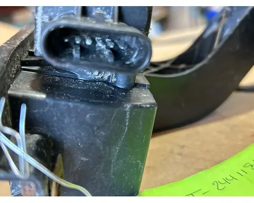 FREIGHTLINER Cascadia Accelerator Parts