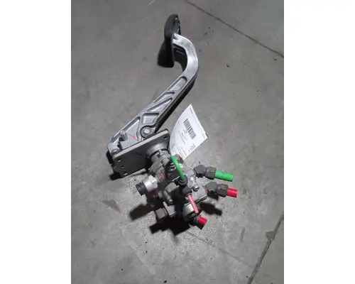 FREIGHTLINER Cascadia Accelerator Parts