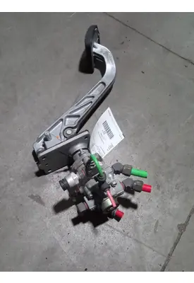 FREIGHTLINER Cascadia Accelerator Parts