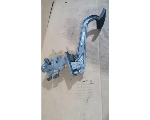 FREIGHTLINER Cascadia Accelerator Parts