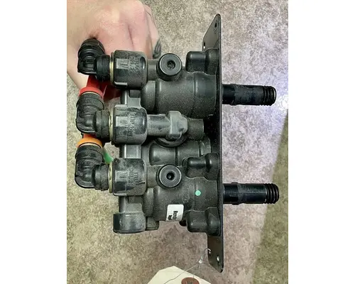 FREIGHTLINER Cascadia Air Brake Dash Valve