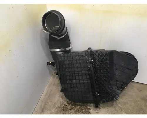 FREIGHTLINER Cascadia Air Cleaner
