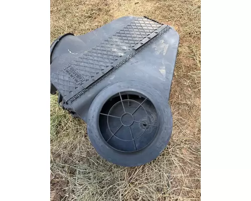 FREIGHTLINER Cascadia Air Cleaner