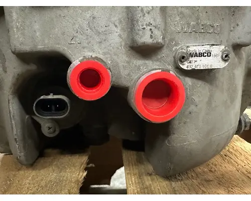 FREIGHTLINER Cascadia Air Dryer