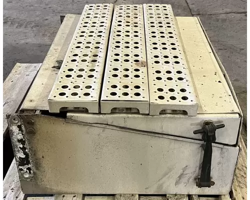 FREIGHTLINER Cascadia Battery Box