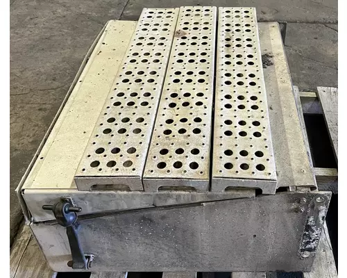 FREIGHTLINER Cascadia Battery Box