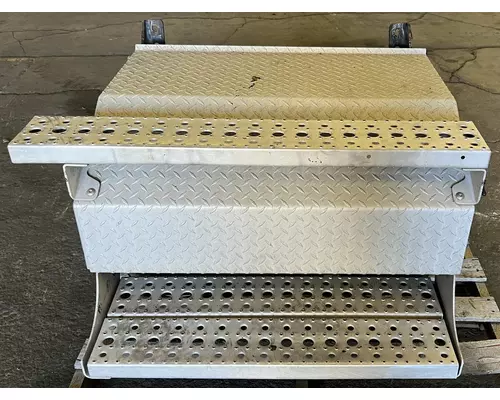 FREIGHTLINER Cascadia Battery Box