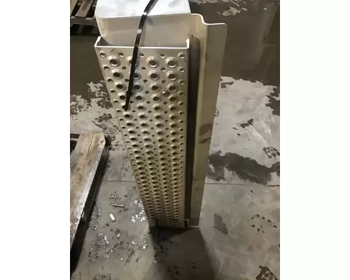 FREIGHTLINER Cascadia Battery Box