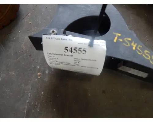 FREIGHTLINER Cascadia Bracket, Cab Extender