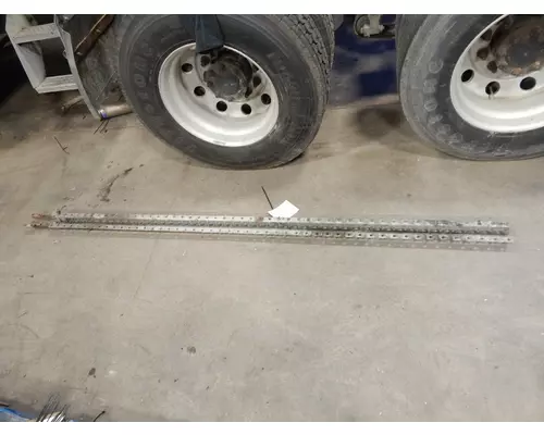 FREIGHTLINER Cascadia Bracket, Side Skirt