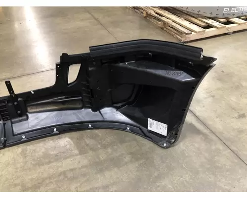 FREIGHTLINER Cascadia Bumper Assembly, Front