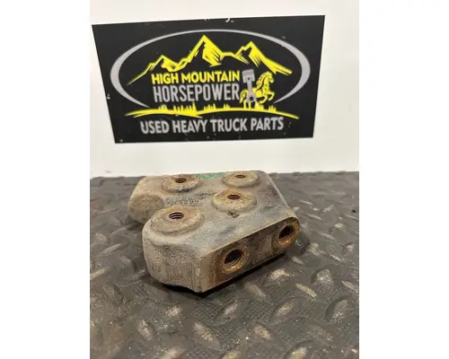 FREIGHTLINER Cascadia Bumper Bracket, Front