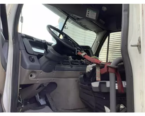 FREIGHTLINER Cascadia CAB CLIP