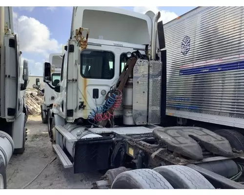 FREIGHTLINER Cascadia CAB CLIP