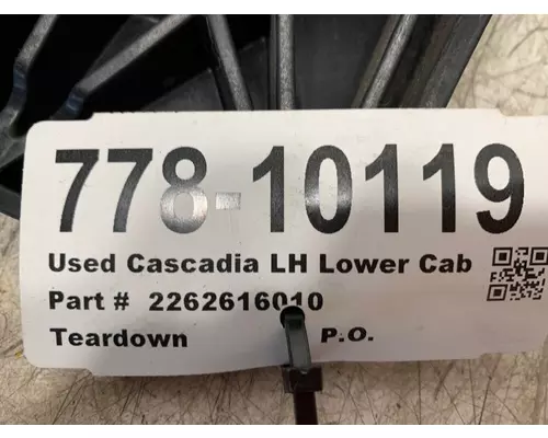 FREIGHTLINER Cascadia Cab Extension Bracket