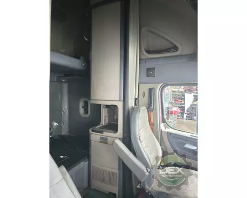 FREIGHTLINER Cascadia Cab