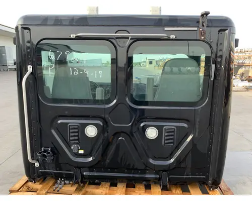 FREIGHTLINER Cascadia Cab
