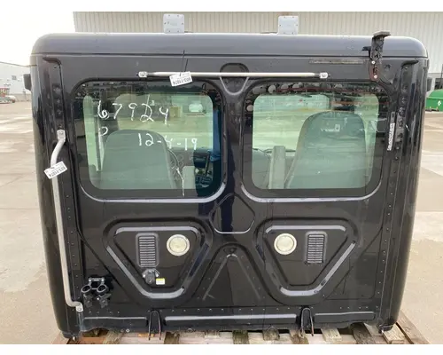 FREIGHTLINER Cascadia Cab