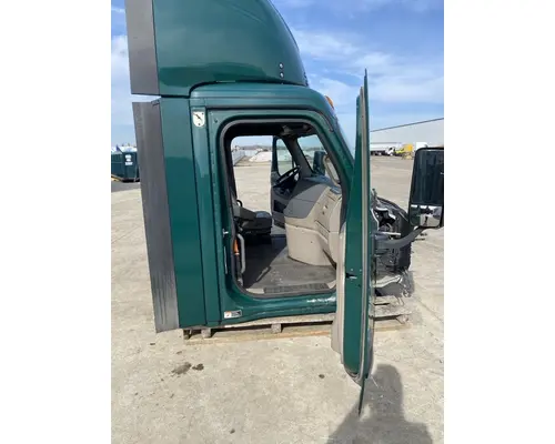 FREIGHTLINER Cascadia Cab