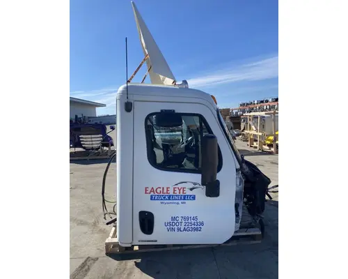 FREIGHTLINER Cascadia Cab
