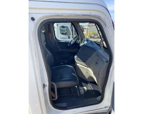 FREIGHTLINER Cascadia Cab