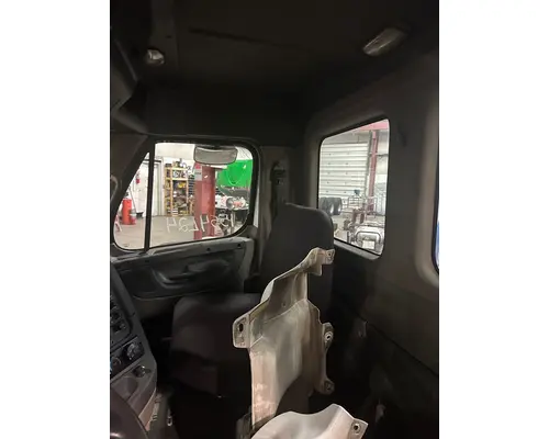 FREIGHTLINER Cascadia Cab