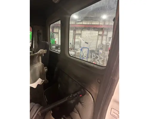 FREIGHTLINER Cascadia Cab