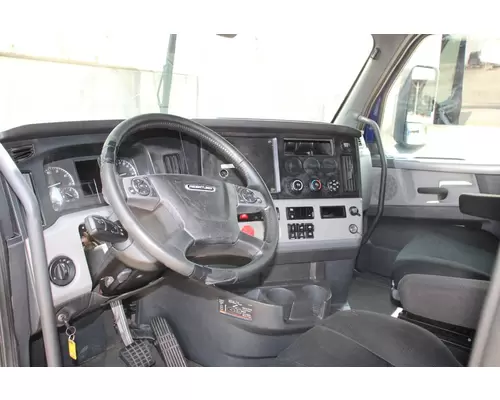 FREIGHTLINER Cascadia Cab