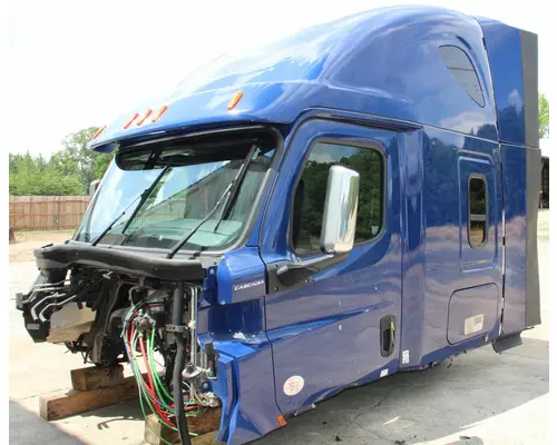 FREIGHTLINER Cascadia Cab