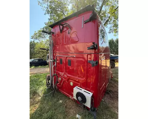 FREIGHTLINER Cascadia Cab