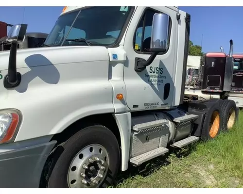 FREIGHTLINER Cascadia Cab