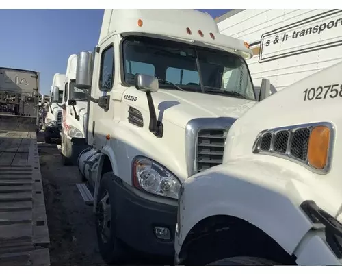 FREIGHTLINER Cascadia Cab