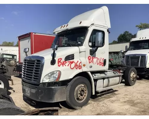 FREIGHTLINER Cascadia Cab