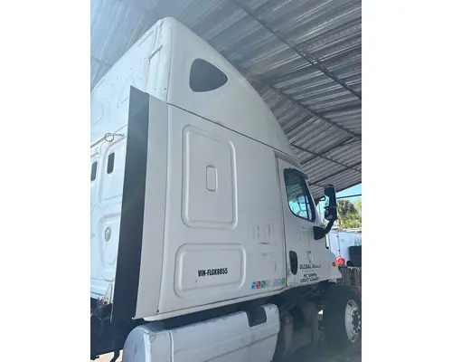 FREIGHTLINER Cascadia Cab