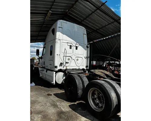 FREIGHTLINER Cascadia Cab