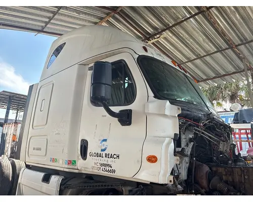 FREIGHTLINER Cascadia Cab