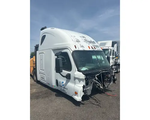 FREIGHTLINER Cascadia Cab