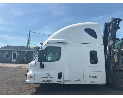 FREIGHTLINER Cascadia Cab