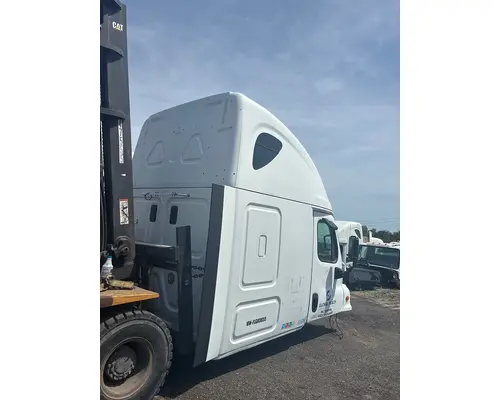 FREIGHTLINER Cascadia Cab