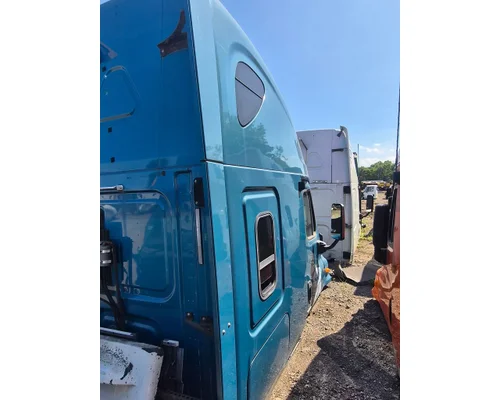 FREIGHTLINER Cascadia Cab